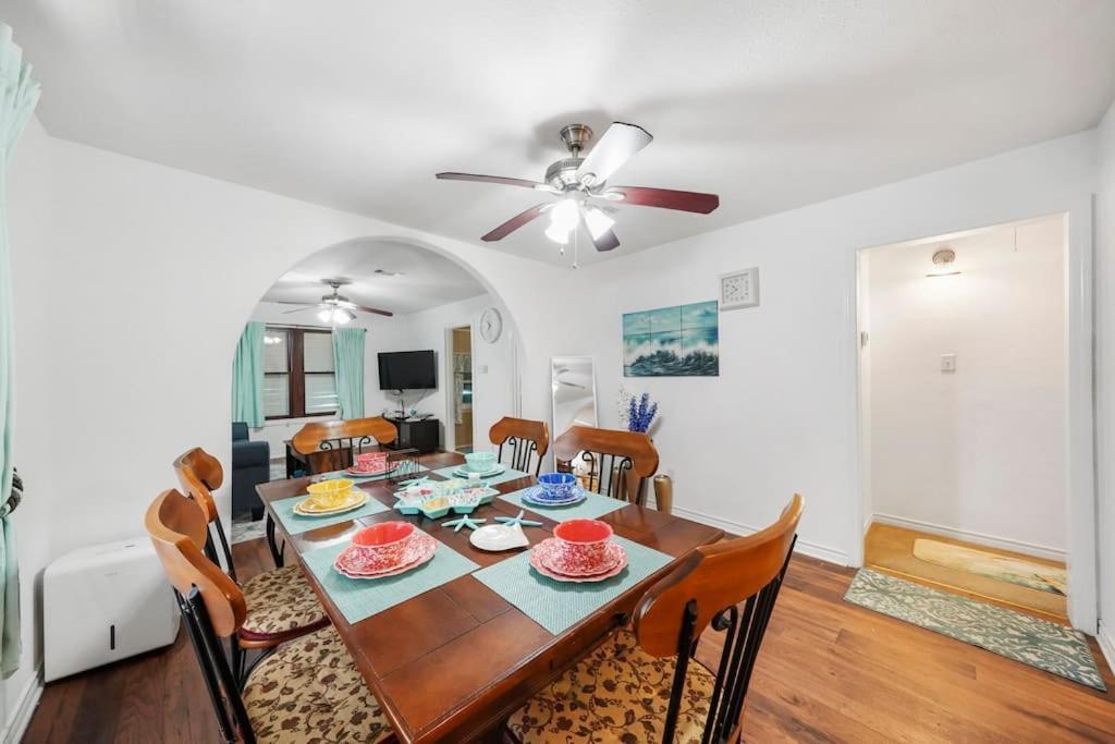 House Family/pet Friendly Galveston