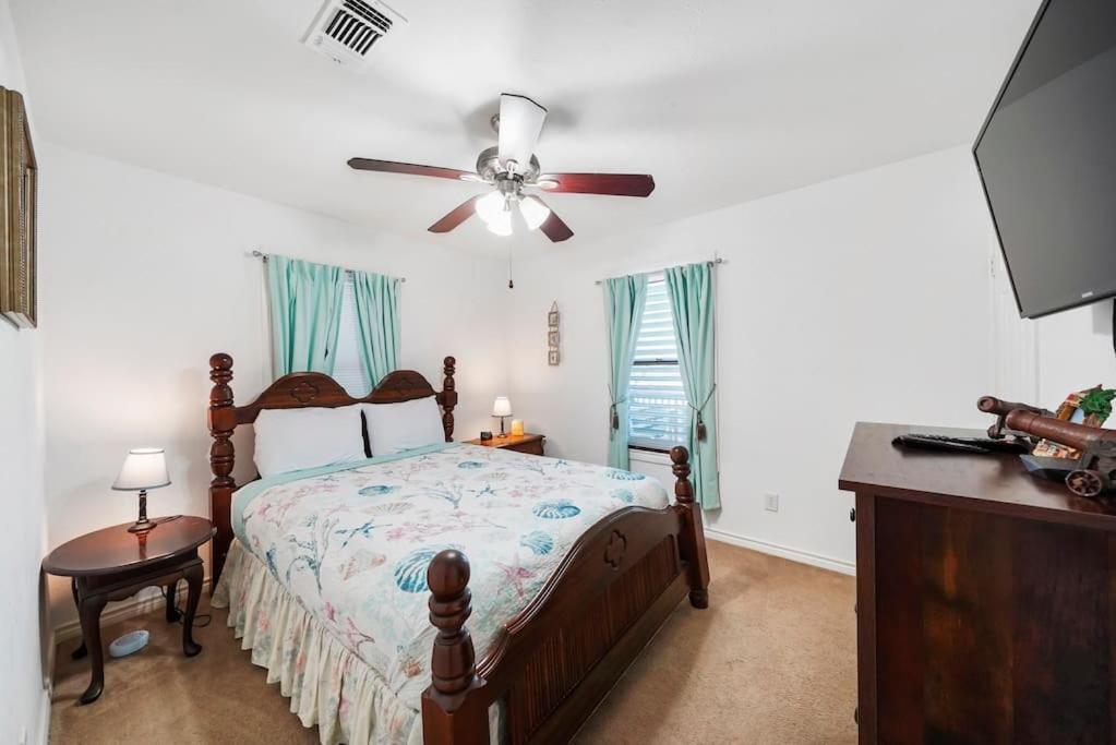 House Family/pet Friendly * Galveston