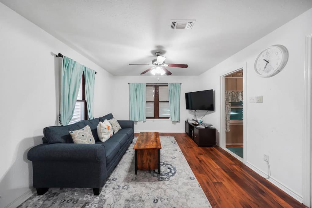 House Family/pet Friendly * Galveston